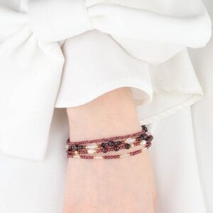 Bransoletka z granatów, obsydianu i pereł pozłacana na ręce