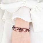 Bransoletka granat i perły pozłacana na ręce