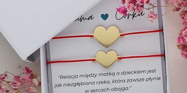 Bransoletka dla mamy i córki pozłacane serduszka w pudełku Bransoletka dla mamy i córki srebrna pozłacana z dedykacją serduszka w pudełku